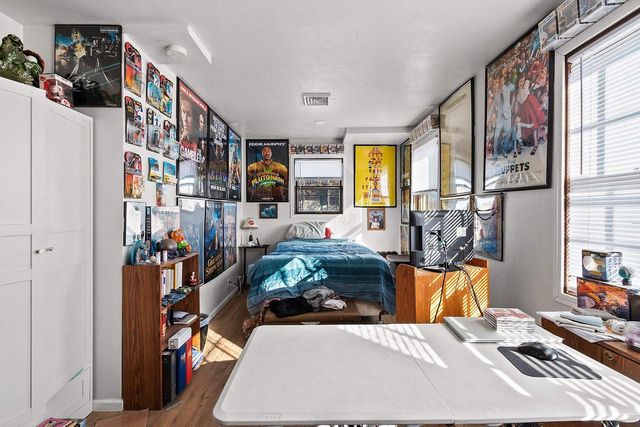 325 S JEFFERSON STREET, Green Bay, WI 54301