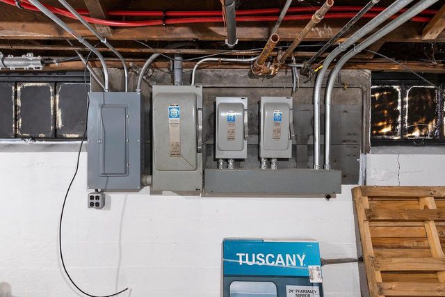 325 S JEFFERSON STREET, Green Bay, WI 54301