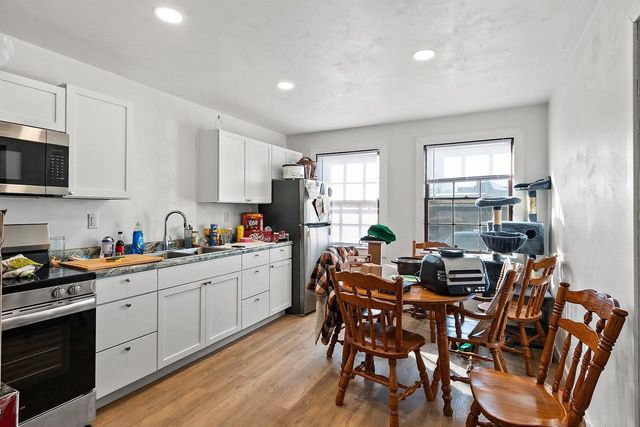 325 S JEFFERSON STREET, Green Bay, WI 54301