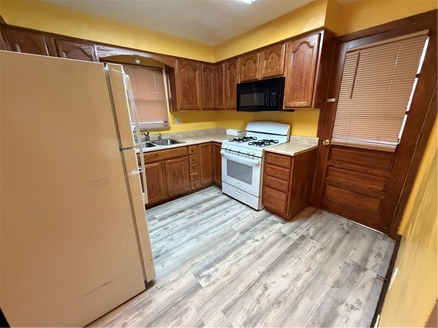 1337 Jeffers St, Sheraden, PA 15204