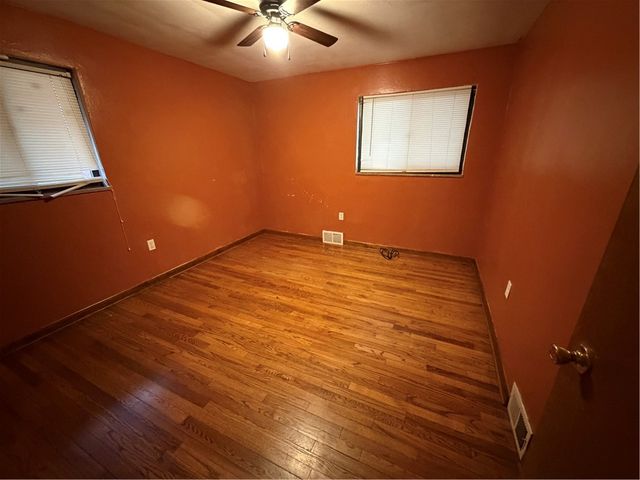 1337 Jeffers St, Sheraden, PA 15204