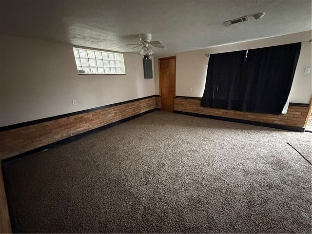 1337 Jeffers St, Sheraden, PA 15204