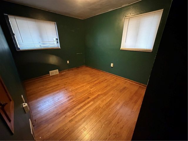 1337 Jeffers St, Sheraden, PA 15204