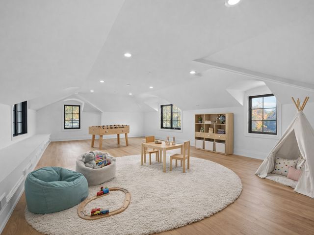 1851 Oakwood Road, Northbrook, IL 60062