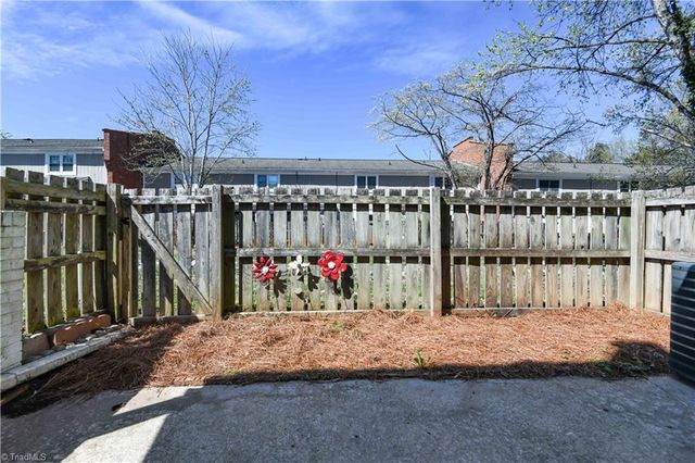 5735 Bramblegate Road J, Greensboro, NC 27409