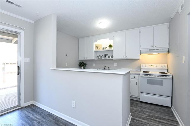 5735 Bramblegate Road J, Greensboro, NC 27409