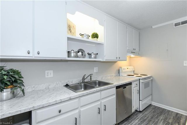 5735 Bramblegate Road J, Greensboro, NC 27409