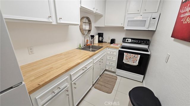 2857 N Los Felices, Palm Springs, CA 92262
