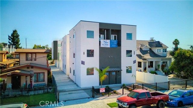 630 E Adams Boulevard, Los Angeles, CA 90011