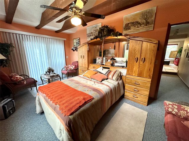 103 S 8th Avenue E, Newton, IA 50208