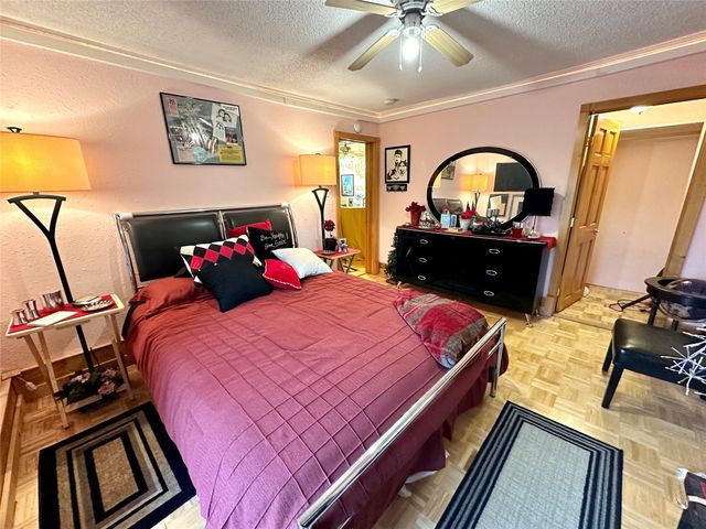 103 S 8th Avenue E, Newton, IA 50208