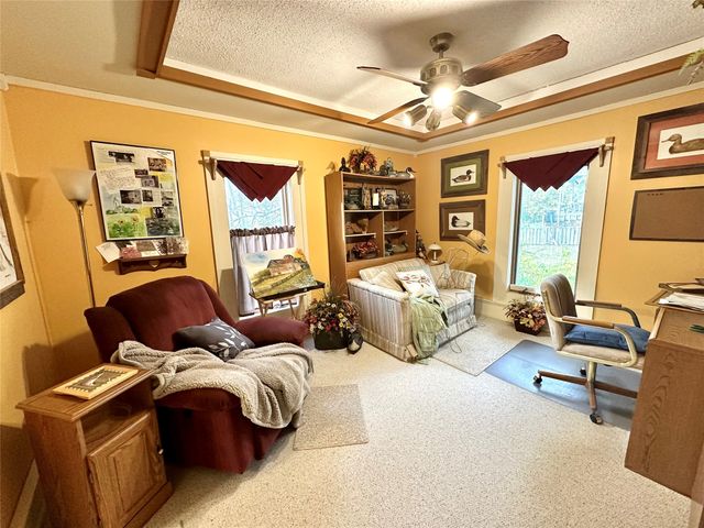 103 S 8th Avenue E, Newton, IA 50208