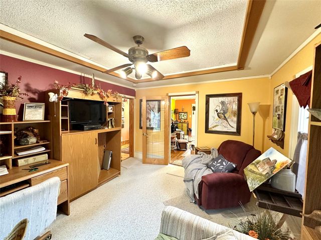 103 S 8th Avenue E, Newton, IA 50208