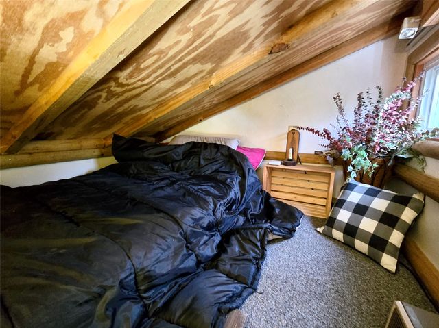 103 S 8th Avenue E, Newton, IA 50208