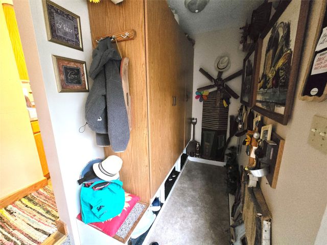 103 S 8th Avenue E, Newton, IA 50208