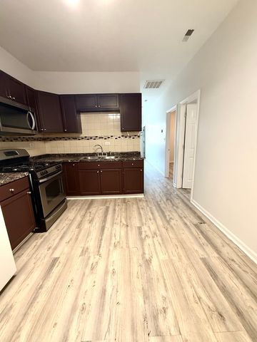 4226 W Ogden Avenue, Chicago, IL 60623