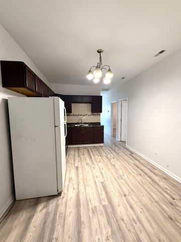4226 W Ogden Avenue, Chicago, IL 60623