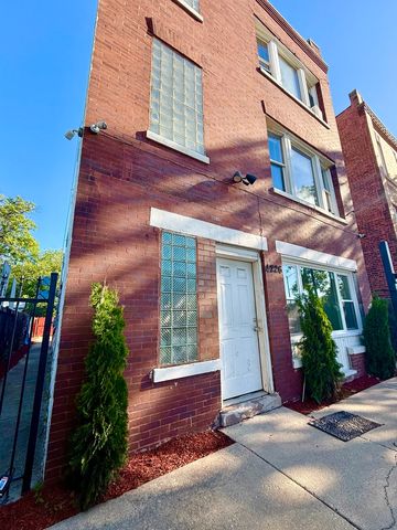 4226 W Ogden Avenue, Chicago, IL 60623