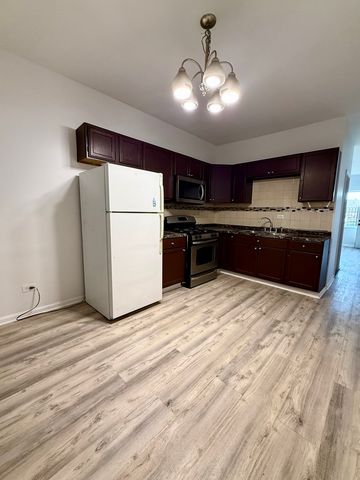4226 W Ogden Avenue, Chicago, IL 60623