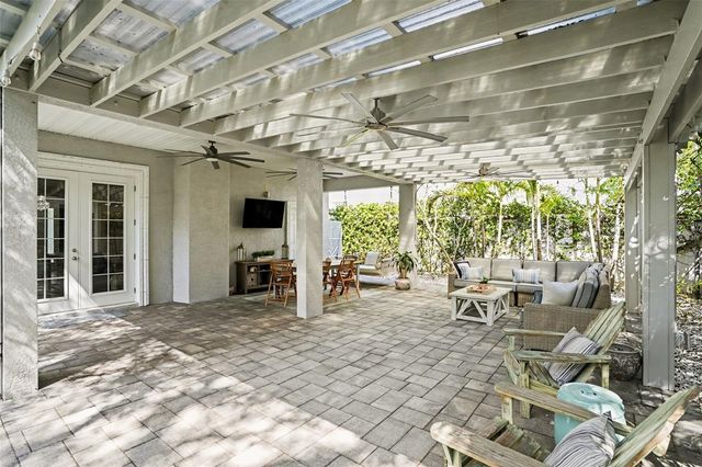 3014 W WAVERLY AVENUE, Tampa, FL 33629