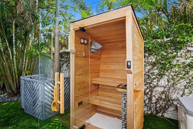 3014 W WAVERLY AVENUE, Tampa, FL 33629