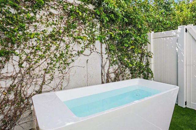 3014 W WAVERLY AVENUE, Tampa, FL 33629