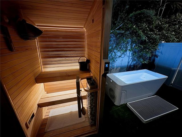 3014 W WAVERLY AVENUE, Tampa, FL 33629