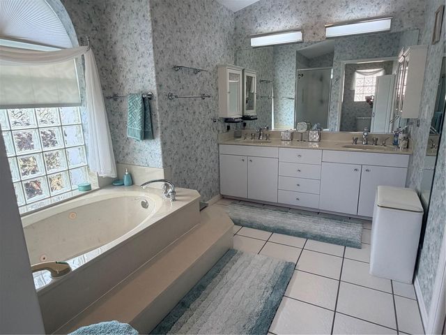 6617 SEVEN PINES DRIVE, Bradenton, FL 34203