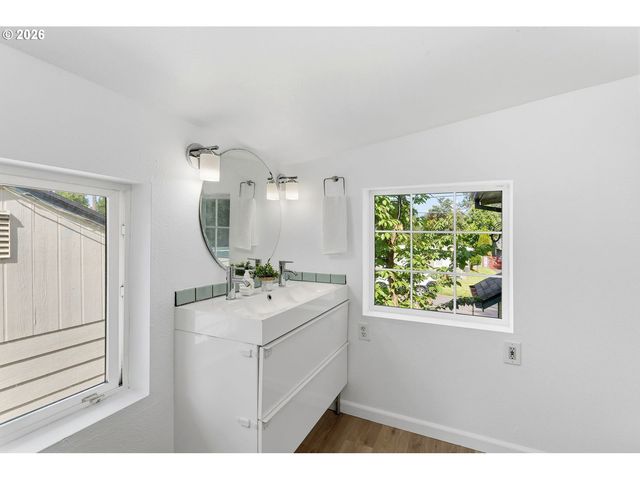 8035 Se 62ND Ave, Portland, OR 97206