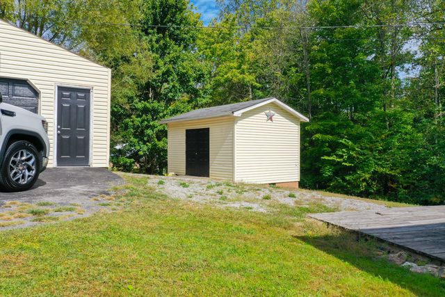 1479 E Williamsburg Street, Whitley City, KY 42653