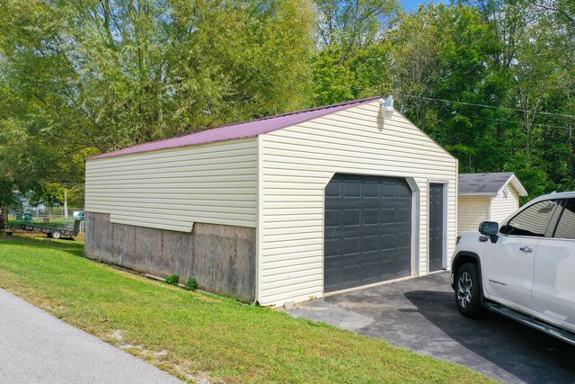 1479 E Williamsburg Street, Whitley City, KY 42653