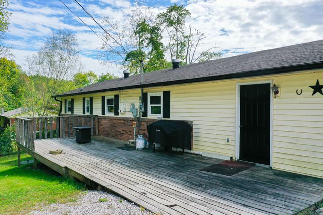 1479 E Williamsburg Street, Whitley City, KY 42653