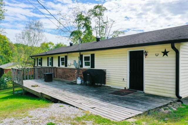 1479 E Williamsburg Street, Whitley City, KY 42653