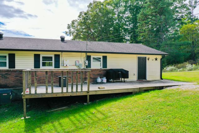 1479 E Williamsburg Street, Whitley City, KY 42653