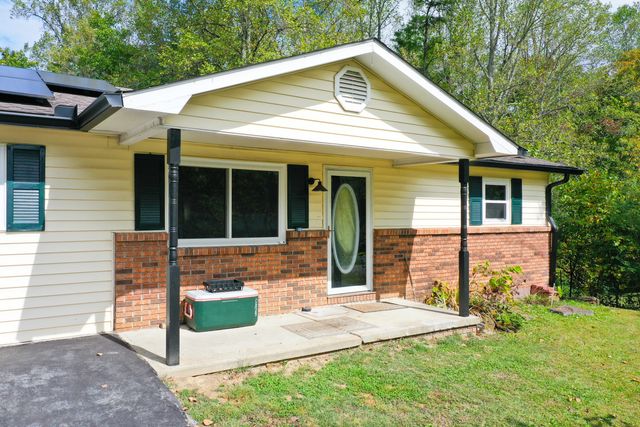 1479 E Williamsburg Street, Whitley City, KY 42653