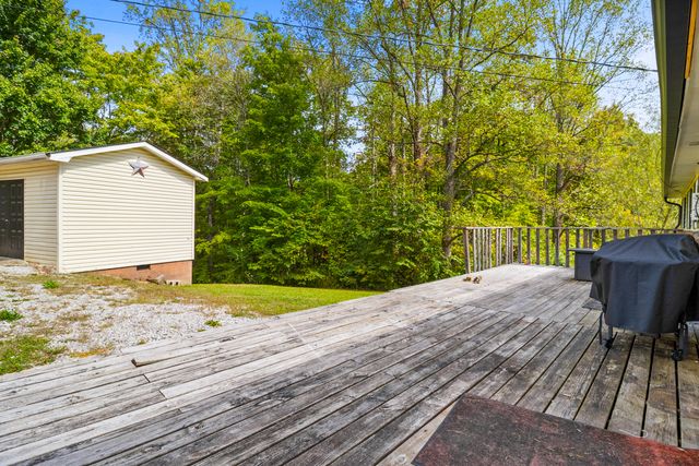 1479 E Williamsburg Street, Whitley City, KY 42653