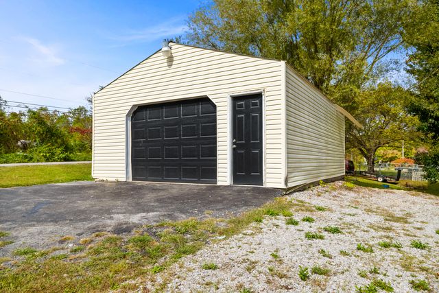 1479 E Williamsburg Street, Whitley City, KY 42653