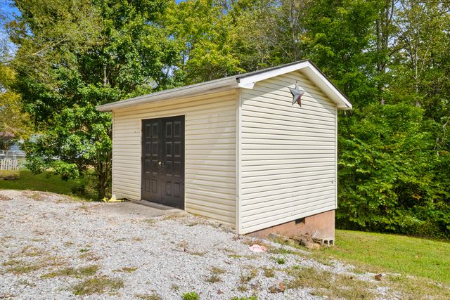 1479 E Williamsburg Street, Whitley City, KY 42653