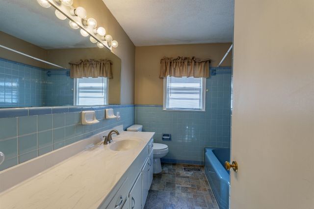 1006 Pasadena Ave, Muscle Shoals, AL 35661