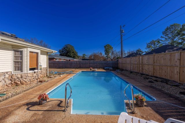 1006 Pasadena Ave, Muscle Shoals, AL 35661