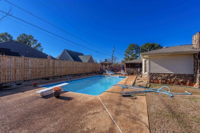 1006 Pasadena Ave, Muscle Shoals, AL 35661