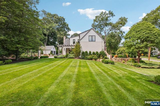 71 Gilbert Road, Ho-ho-kus, NJ 07423