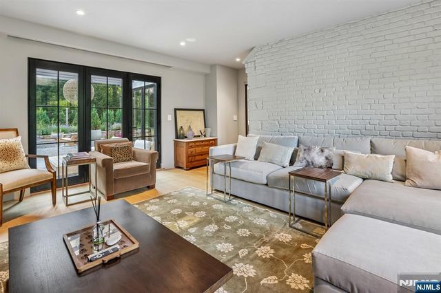 71 Gilbert Road, Ho-ho-kus, NJ 07423
