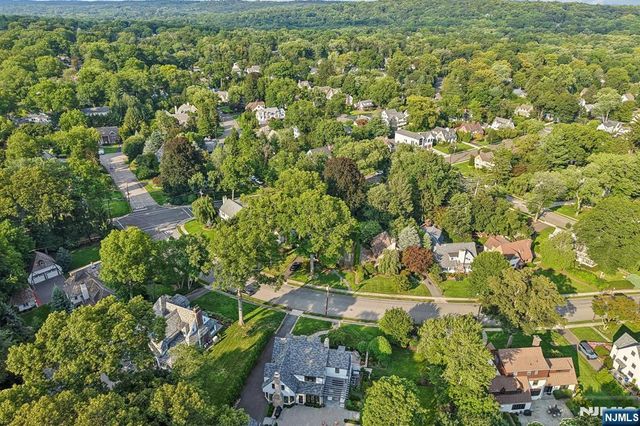 71 Gilbert Road, Ho-ho-kus, NJ 07423