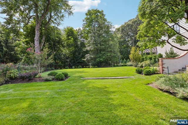 71 Gilbert Road, Ho-ho-kus, NJ 07423