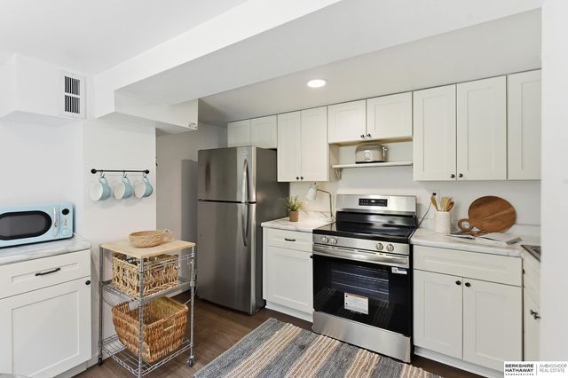 3007 S 30 Street, Omaha, NE 68105