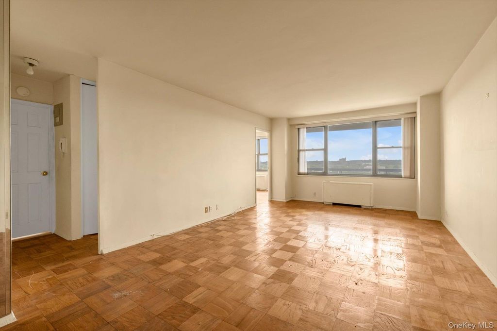 70-25 Yellowstone Boulevard 14H, Forest Hills, NY 11375 — exterior