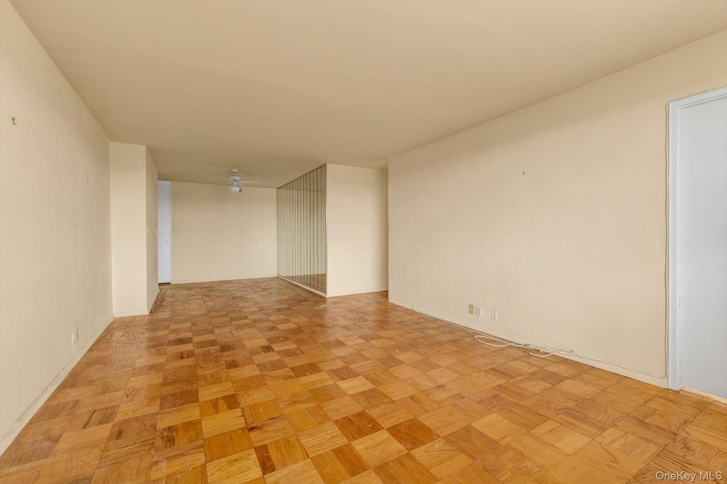 70-25 Yellowstone Boulevard 14H, Forest Hills, NY 11375 — photo 2
