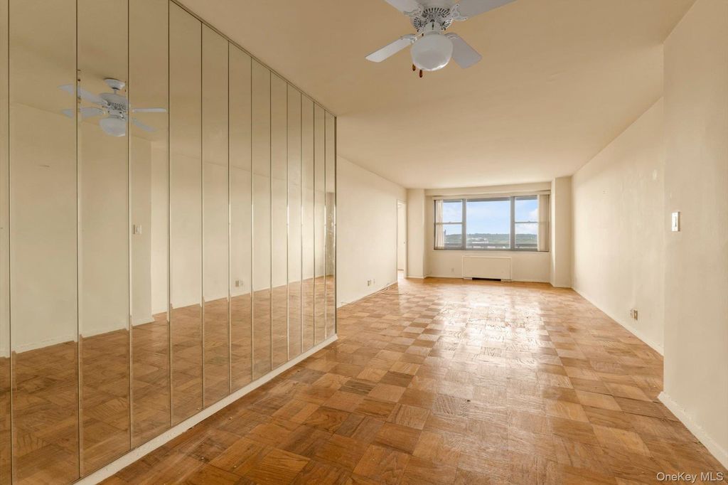 70-25 Yellowstone Boulevard 14H, Forest Hills, NY 11375 — photo 3