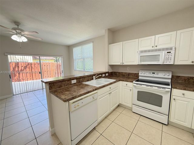 1720 NE 33rd Ave 102-5, Homestead, FL 33033